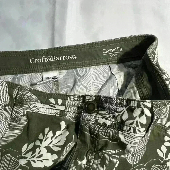 Croft & Barrow Floral Skorts - Picture 6 of 8